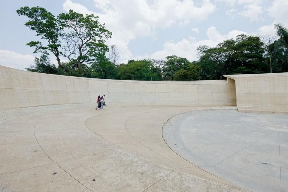 The entrance pavilion
to the Botanical Garden
(designed by Ana Elvirez
Velez and Lorenzo Castro)