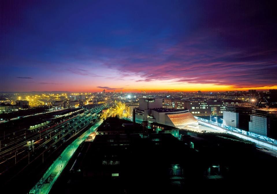 A night view of the Teatro degli
Arcimboldi