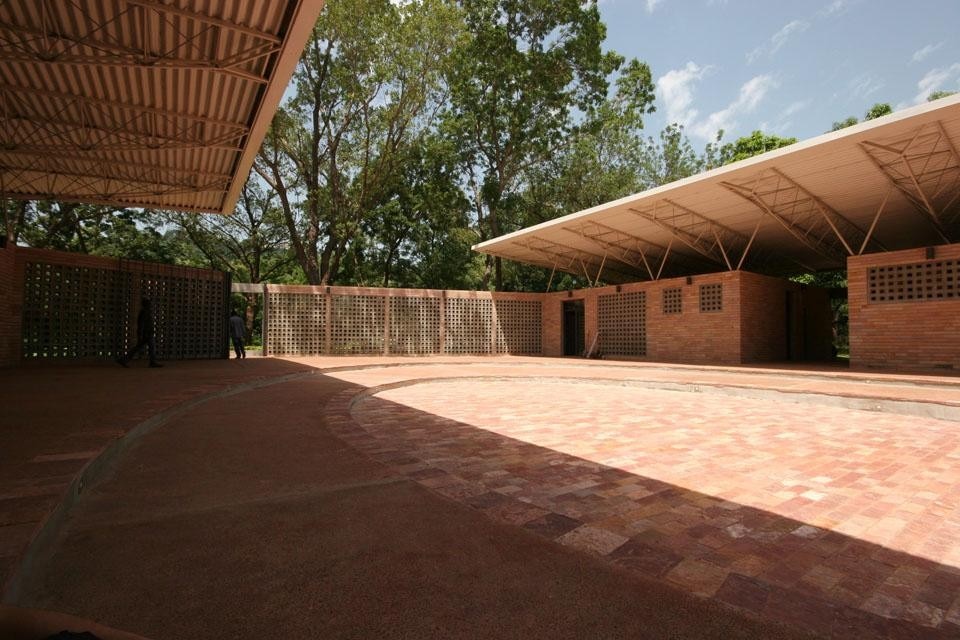 The sports center is divided into three pavilions characterized by a large cantilevered roof