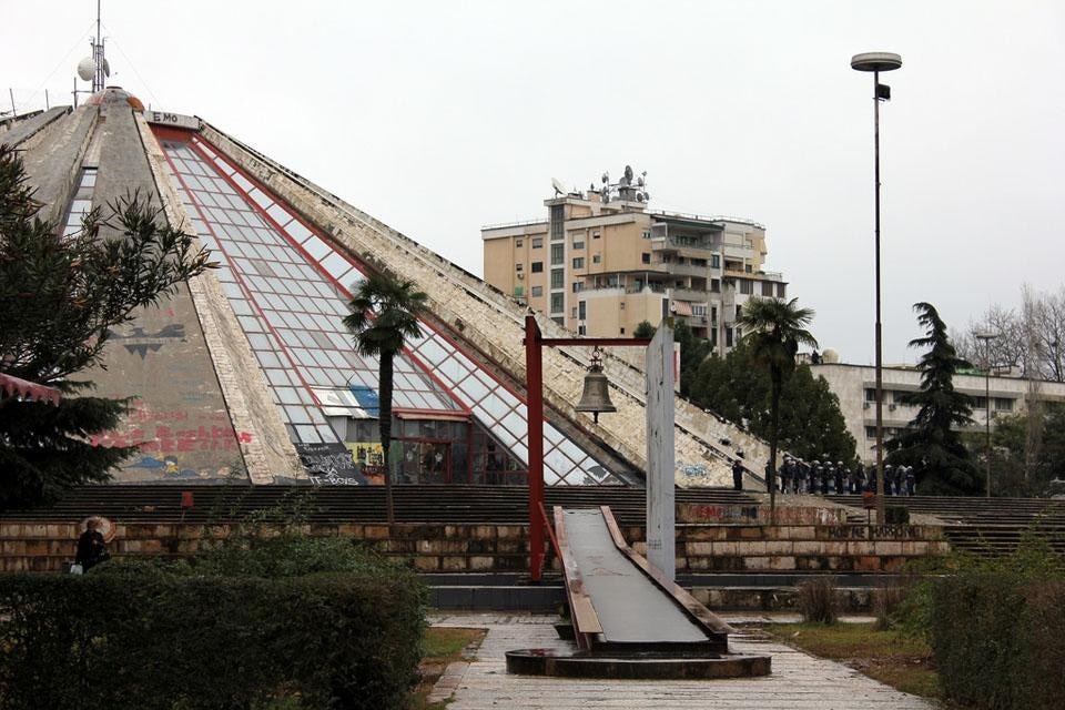Police in tactical gear were deployed to guard the pyramid during the peaceful protest of the 28 of January to commemorate the victims of a week before. 