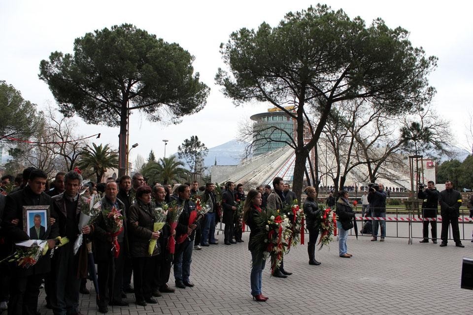 Relatives holding photographs remember the victims of the January 21st clashes. 