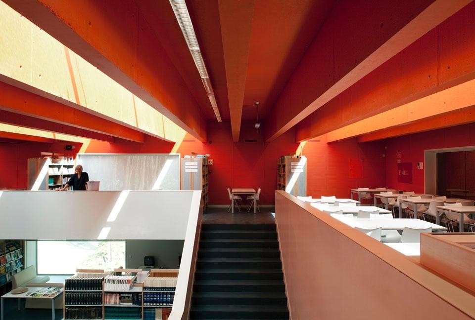 Gaps in the roof between the structural beams allow natural light to penetrate the interior space Gaps in the roof between the structural beams allow natural light to penetrate the interior space