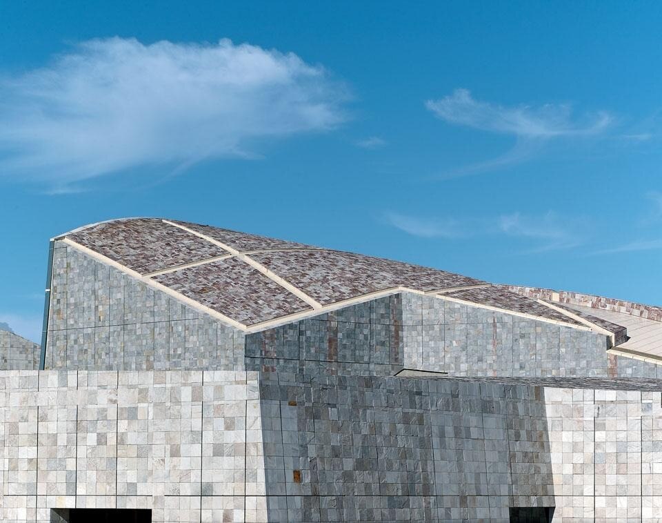 Construction work began in 2001; the complex houses a library, an archive, a museum dedicated to Galicia, a musical centre, an international art centre, and general services.
