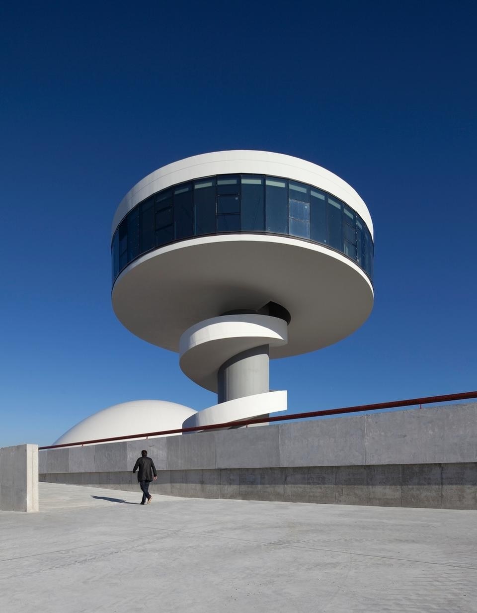 Inside the sight-seeing tower, panoramic views and a rotating schedule of star chefs add Gastronomy to the arts celebrated at Centro Niemeyer. Photo: © James Ewing Photography Inside the sight-seeing tower, panoramic views and a rotating schedule of star chefs add Gastronomy to the arts celebrated at Centro Niemeyer. Photo: © James Ewing Photography