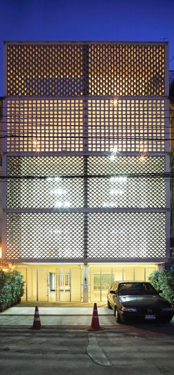 all(zone) shophouse transformation - Domus