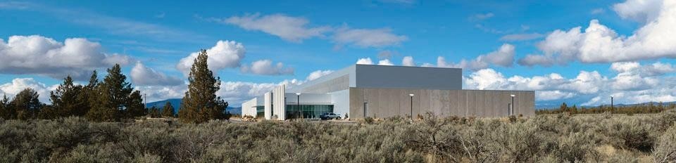 Facebook’s new data
centre in Prineville will
accommodate the enormous
volume of information posted
by its over 700 million
members. The city’s dry
climate favoured the decision
to install the new cooling
system for the servers.