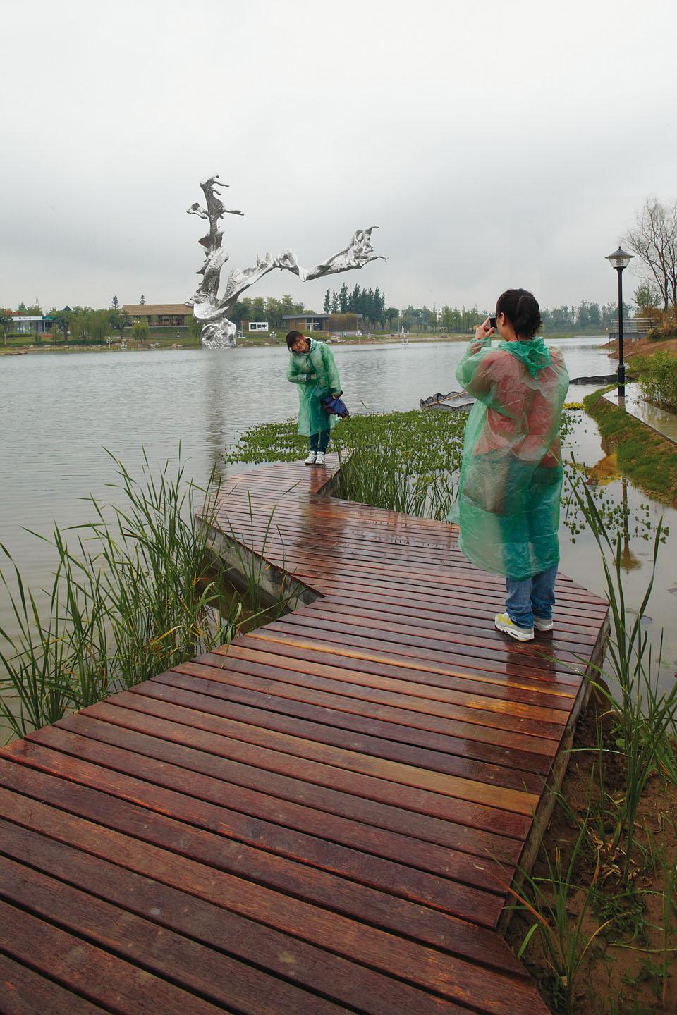 Chan-ba Ecological District,
once occupied by a sand
quarry and a badly polluted
water system, has now been
restored.