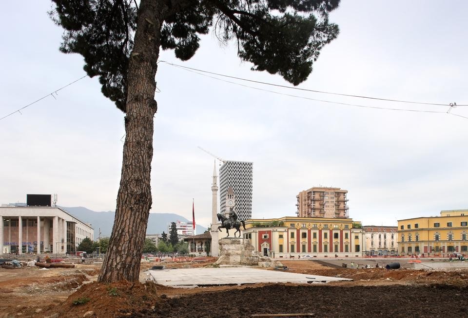 51N4E: the shipyard in Skanderbeg Square in Tirana. Photo Filip Dujardin. 51N4E: the shipyard in Skanderbeg Square in Tirana. Photo Filip Dujardin.
