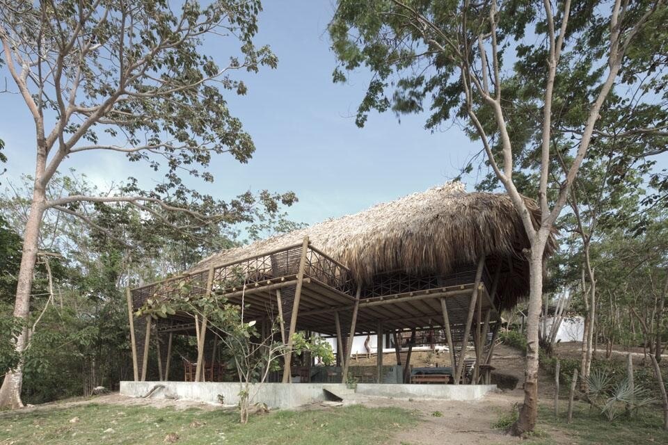 The house built by Plan:b at Río Cedro is a prefabricated structure and was completed in three months (photo Sergio Gomez)