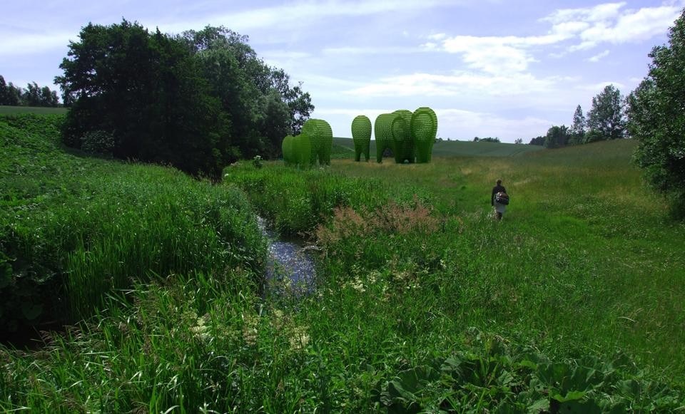 The Filtering Garden is used for the phitodepuration of sewage water, but also for dispensing spa treatments, undertaking biological monitoring, and organic food production and consumption. 