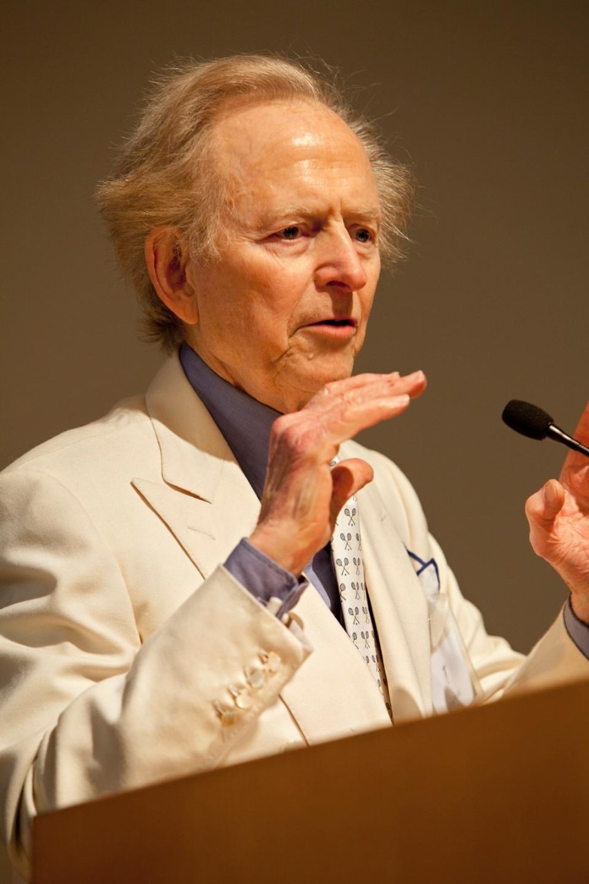 Tom Wolfe  at the <i>Reconsidering Postmodernism</i> conference, New York (November 11-12). Photo by Sterne Slaven.