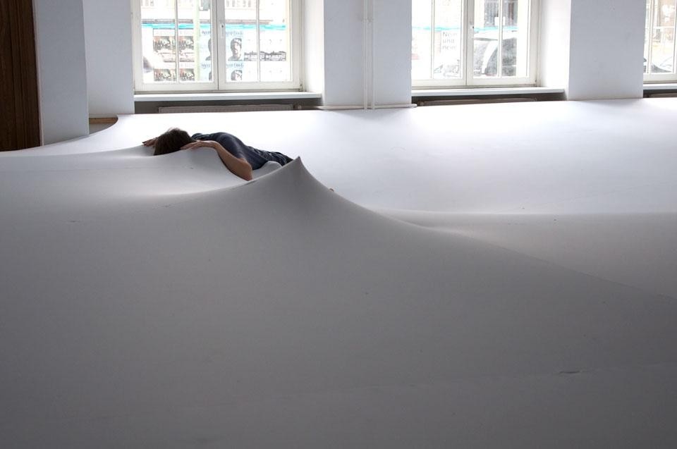 Alexandros Tsolakis, Bastian Wibranek e Sebastian Kriegsmann, <i>Disconnect</i>, 2011. Photo Elsa Thorp Alexandros Tsolakis, Bastian Wibranek e Sebastian Kriegsmann, <i>Disconnect</i>, 2011. Photo Elsa Thorp