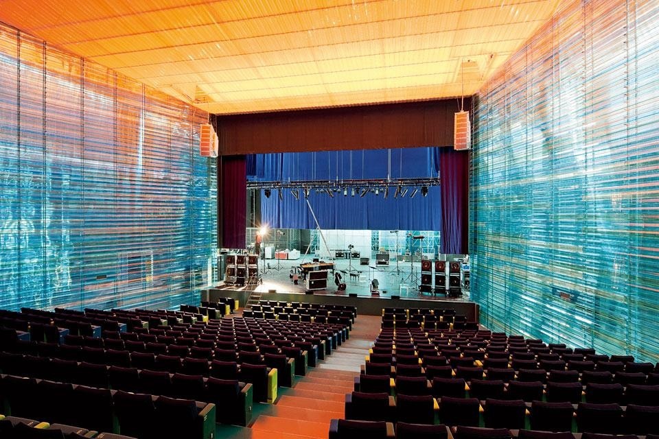 The architects
envisaged the auditorium as
“a place of aquatic music.”