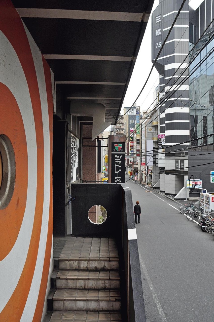 Ichiban-kan viewed from the Niban-kan