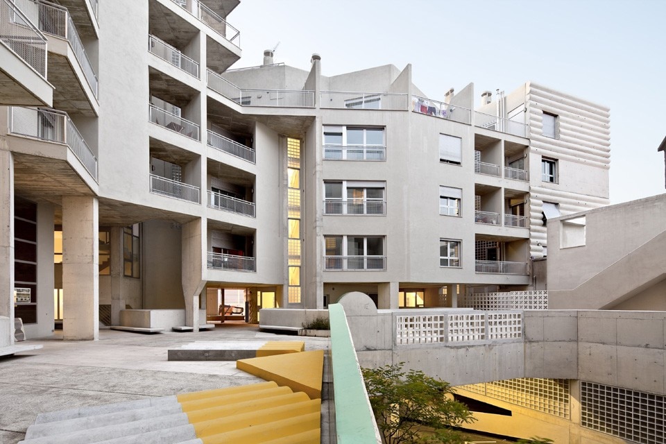 A series of holes set in the central piazza allows views of access ramps, cars and trees which grow from the lowest level to the piazza, visually uniting the spaces