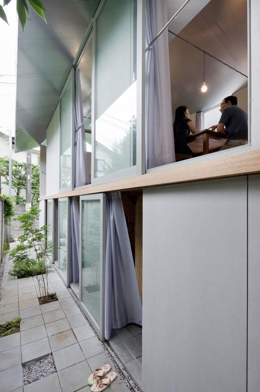 Although small, Hasegawa's design is bold enough to extend and open up to a surrounding cityscape of low buildings and gardens Although small, Hasegawa's design is bold enough to extend and open up to a surrounding cityscape of low buildings and gardens
