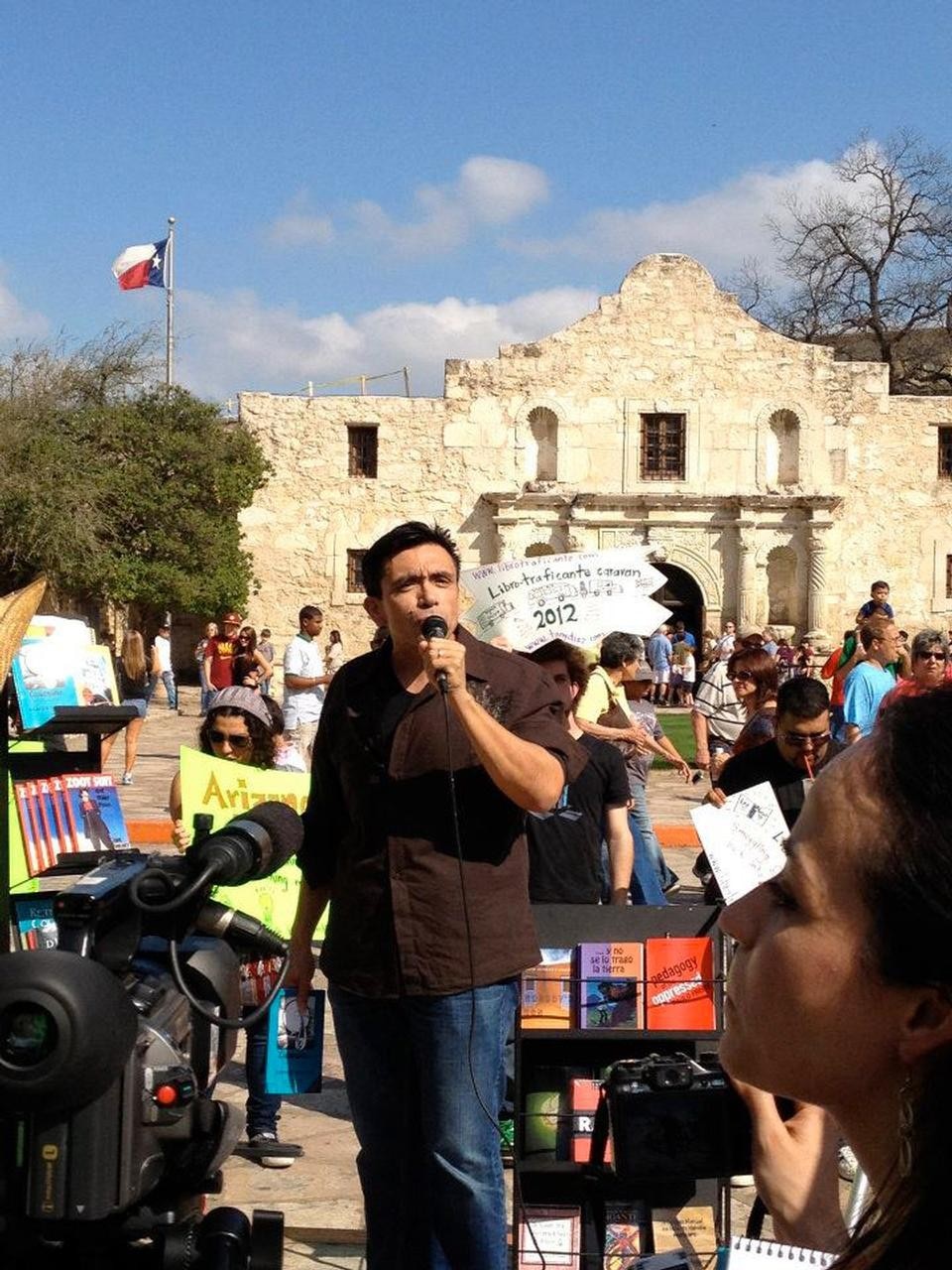 Professor, writer and the mind behind the "Latino Renaissance" Tony Diaz speaks to the audience. Photo Gabriel Carmona