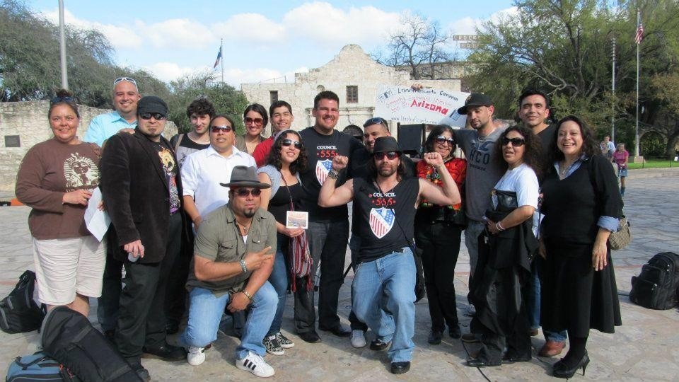 The <em>librotraficantes</em> group. Photo Gabriel Carmona