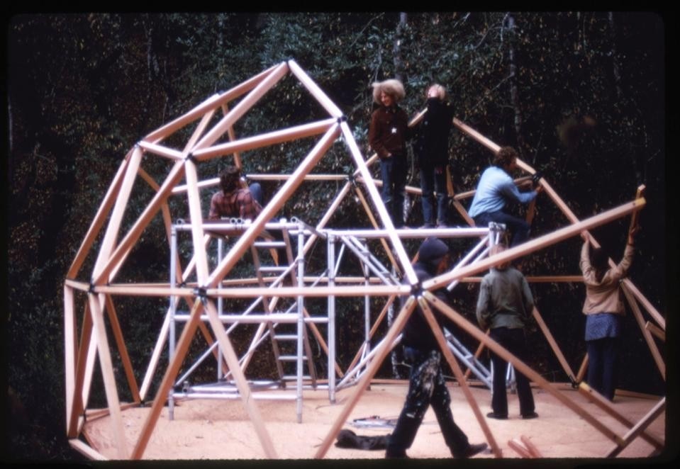 Lloyd Kahn, <em>Images of Pacific High School</em> 1968–1971. Courtesy of the designer; © Lloyd Kahn Lloyd Kahn, <em>Images of Pacific High School</em> 1968–1971. Courtesy of the designer; © Lloyd Kahn