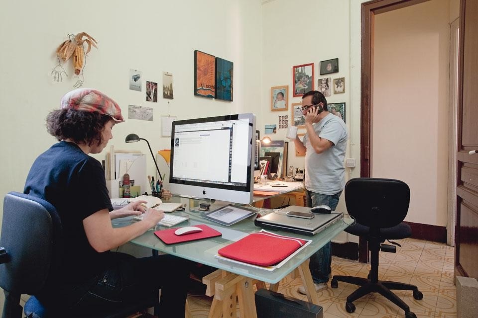 Specialising in architecture
and design, dprbarcelona was set up in Barcelona
by architects Ethel Baraona
Pohl and César Reyes
Nájera. Under the motto
“Beyond books. Between art,
science and architecture”,
their catalogue includes
monographs, documentation
of buildings, historical
studies, collections of essays
and degree theses. All dprbarcelona’s
books spring from
a creative exchange between
publisher, author or architect,
and feature contributions
by academic experts who
complete the overview of
each project Specialising in architecture
and design, dprbarcelona was set up in Barcelona
by architects Ethel Baraona
Pohl and César Reyes
Nájera. Under the motto
“Beyond books. Between art,
science and architecture”,
their catalogue includes
monographs, documentation
of buildings, historical
studies, collections of essays
and degree theses. All dprbarcelona’s
books spring from
a creative exchange between
publisher, author or architect,
and feature contributions
by academic experts who
complete the overview of
each project