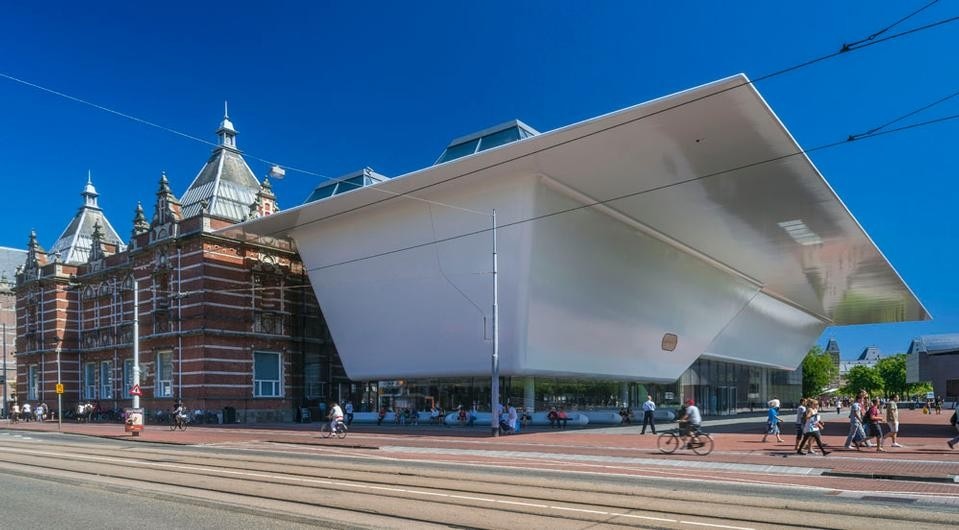 Top: The Stedelijk Museum façade as seen from the Museumplein (Museum Plaza). Photo by Ernst van Deursen. Above: Stedelijk Museum view of the original building (A.W. Weissman, 1895) and new building designed by Benthem Crouwel Architects. Photo by John Lewis Marshall