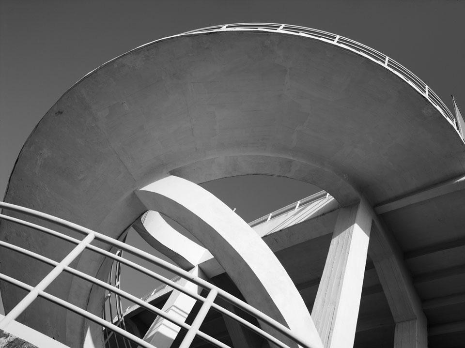 Top: Pier Luigi Nervi, <em>Palazzo del Lavoro</em>, ["Palace of Work"], Turin, 1959. Detail of a pillar. Photo by Mario Carrieri, courtesy of Pier Luigi Nervi Project, Bruxelles. Above: The helicoidal staircase of the Berta Stadium, Florence, 1932. Photo by Mario Carrieri, courtesy of Pier Luigi Nervi Project, Bruxelles