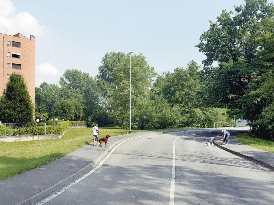 Via Salieri in Buccinasco,
Milan. Police reconstructions
indicate that the two
bazookas found in 2005 in
the vicinity of this street were
used by the ’ndrangheta mob
to blow up the car of Milanbased
public prosecutor
Alberto Nobili