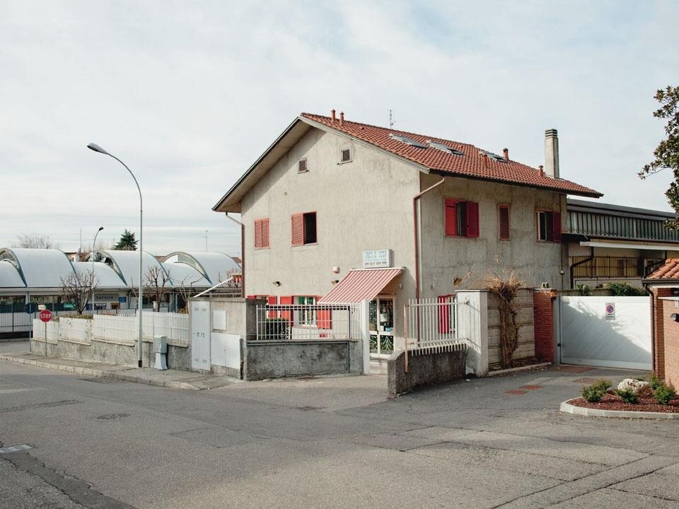 The ex-servicemen and
war veterans’ association
at San Vittore Olona, near
Milan. Here, on 14 July
2008, Carmelo Novella, the
then head of the Lombard
’ndrangheta mob, was slain
by two killers hired by the
Reggio Calabria bosses
following his push for greater
autonomy. The Novella
homicide marked the start of
the “Infinito” investigation,
which in 2011 led to the
arrest of around 300
members of the Lombard
wing of ’ndrangheta