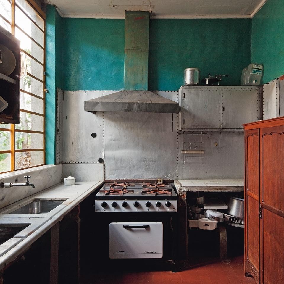 An intense green identifies
the kitchen An intense green identifies
the kitchen