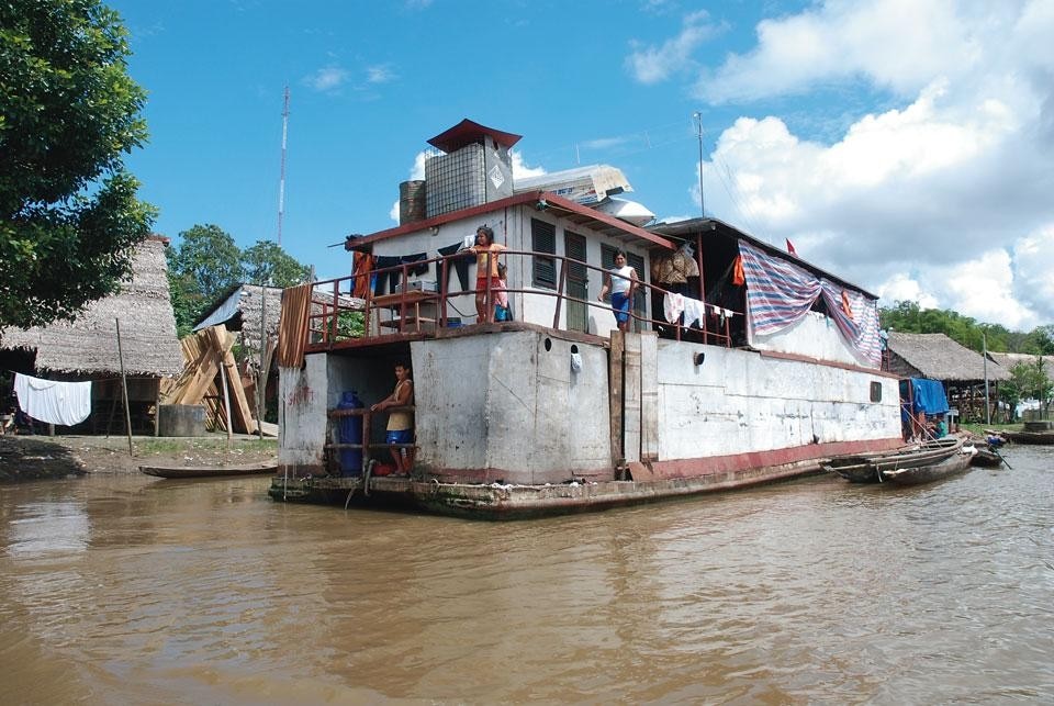 A village on
the Amazon River between
Tefé and Manaus, Brazil. Photo by Santiago del Hierro