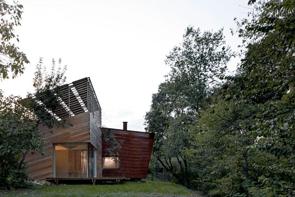 The volume in the foreground houses a meeting room and kitchen