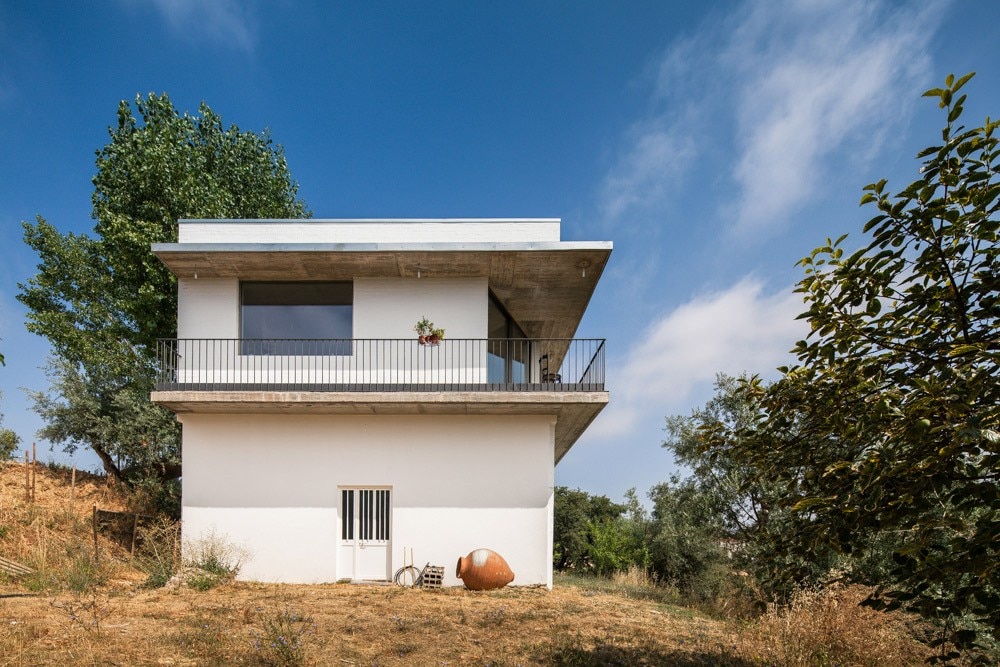 Miguel Marcelino: House on a warehouse Miguel Marcelino: House on a warehouse