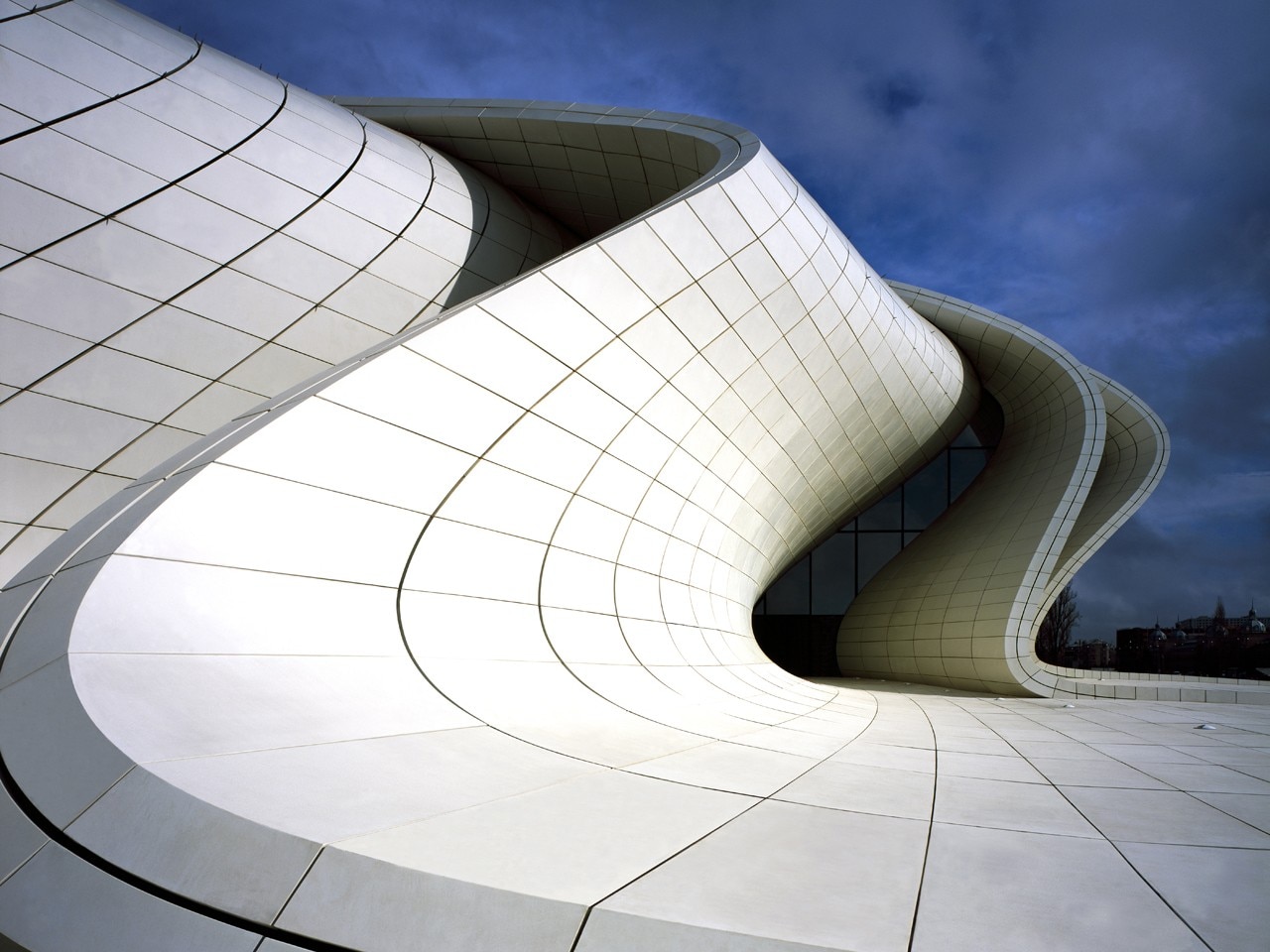 Centro Culturale Heydar Aliyev è un complesso culturale situato a Baku, in Azerbaigian