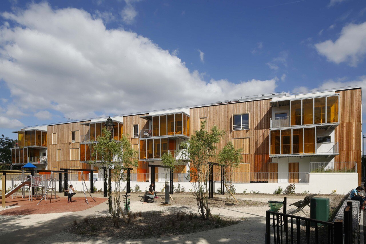 Living on the riverside Domus