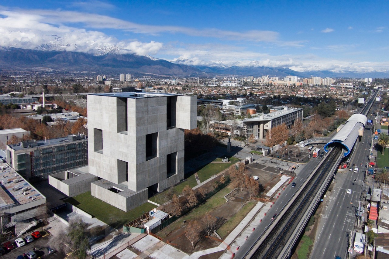 Alejandro Aravena|Elemental, Centro de Innovación UC Anacleto Angelini Santiago, Cile