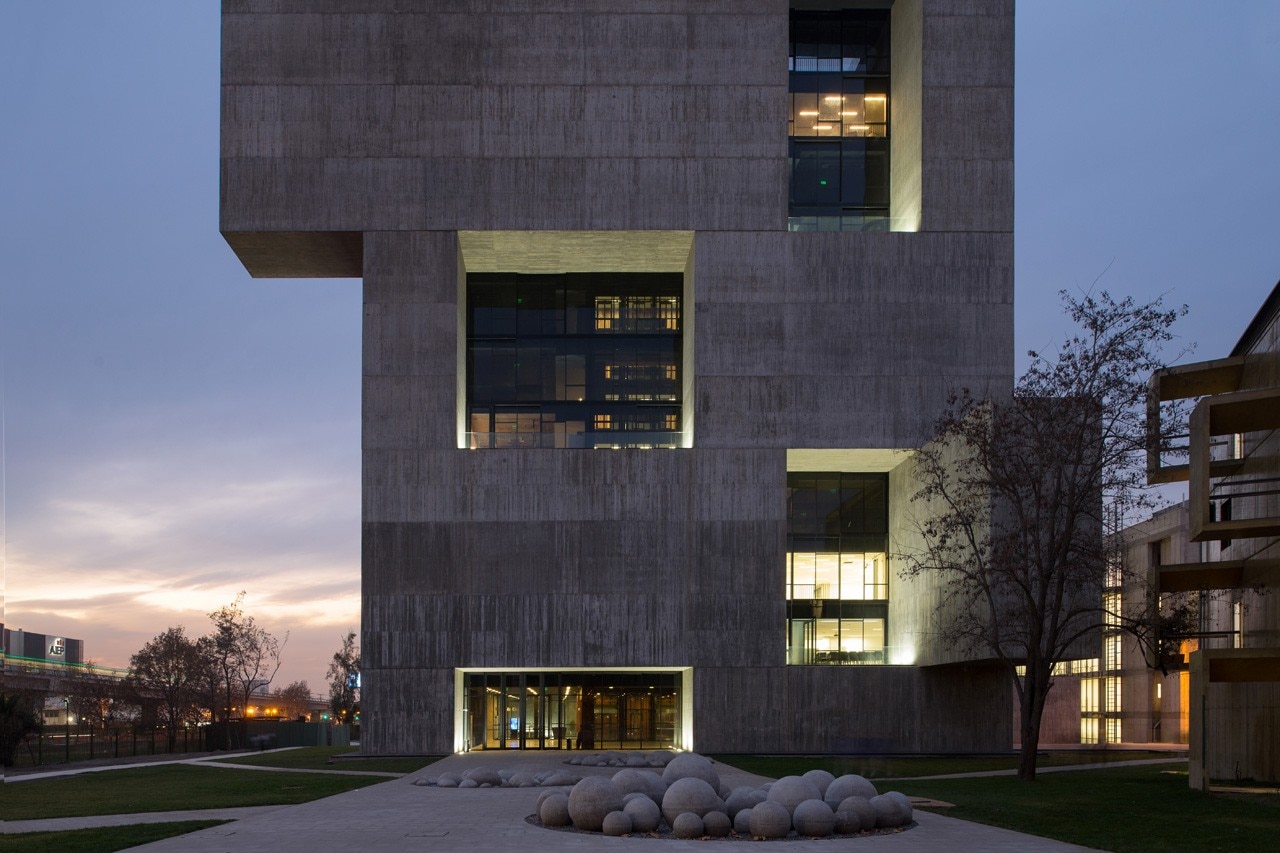 Alejandro Aravena|Elemental, Centro de Innovación UC Anacleto Angelini Santiago, Cile