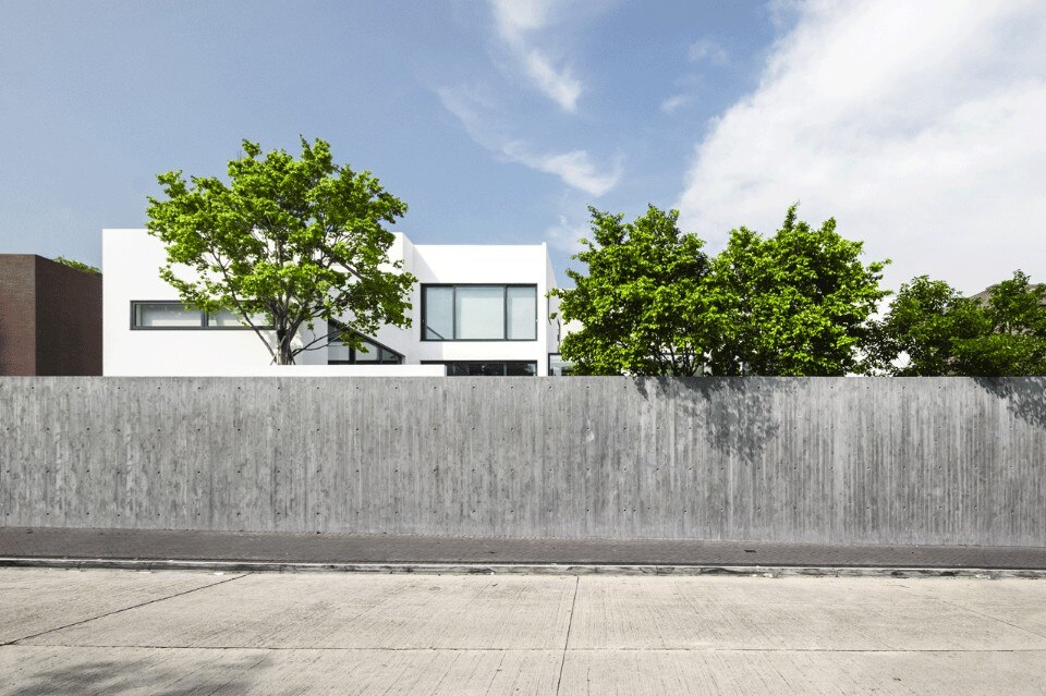 Ida&Billy Architects, Bridged House, Kowloon Tong, Hong Kong, 2015 Ida&Billy Architects, Bridged House, Kowloon Tong, Hong Kong, 2015
