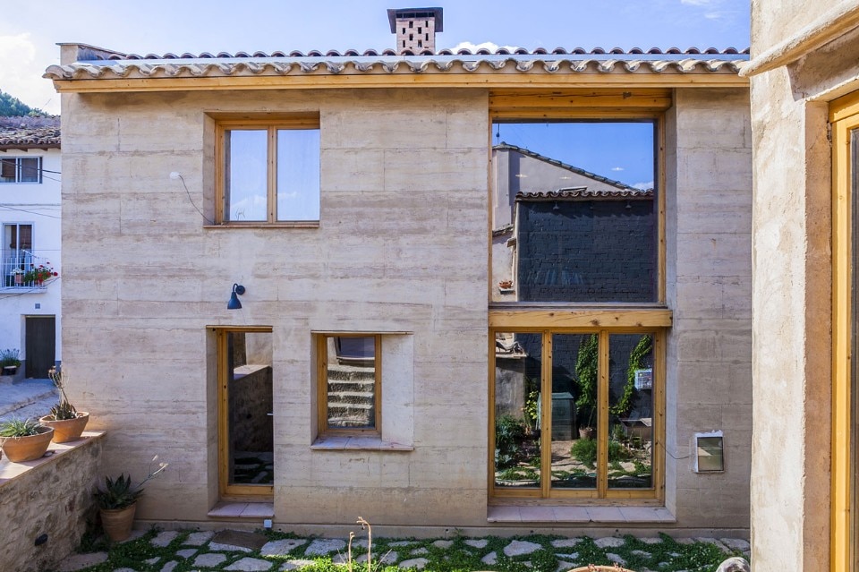 Edra Arquitectura km0, Rammed Earth House, Ayerbe, Spagna, 2014