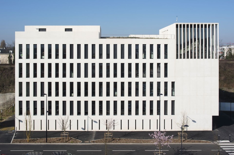 Stefano Sbarbati and Piuarch architetti associati, IDF Habitat headquarters, Champigny-sur-Marne, 2017