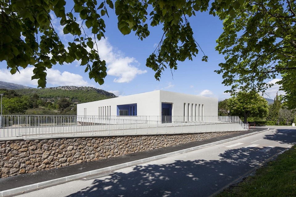Heams et Michel, Sports complex and school canteen, Châteauneuf-de-Grasse, France, 2017