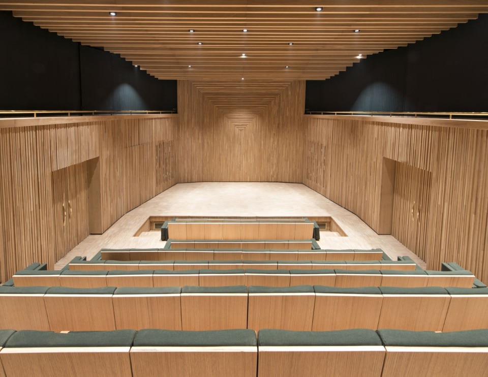 Musée Yves Saint Laurent Marrakech, auditorium, 2017. Courtesy Fondation Jardin Majorelle, foto © Nicolas Mathéus