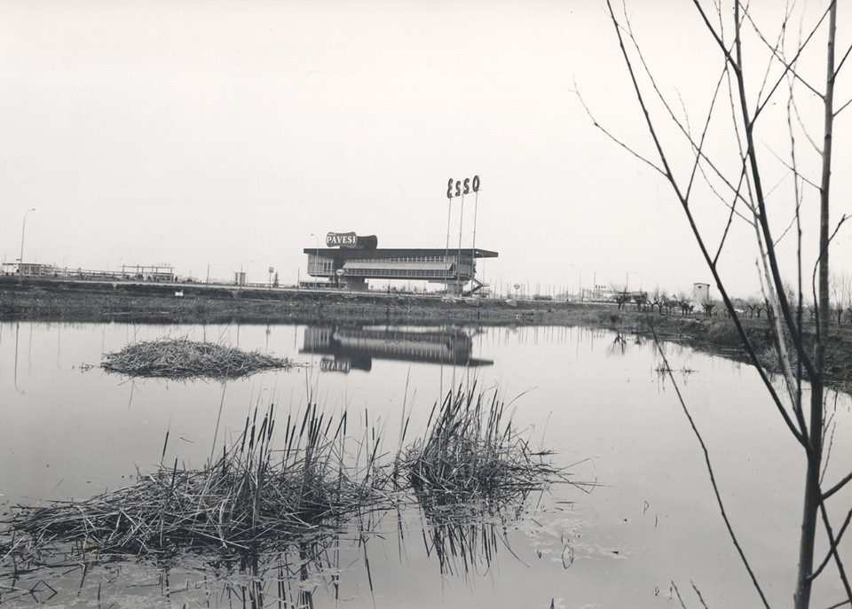 Angelo Bianchetti, bridge-type autogrill in Montepulciano, on the so-called Highway of the Sun, 1968