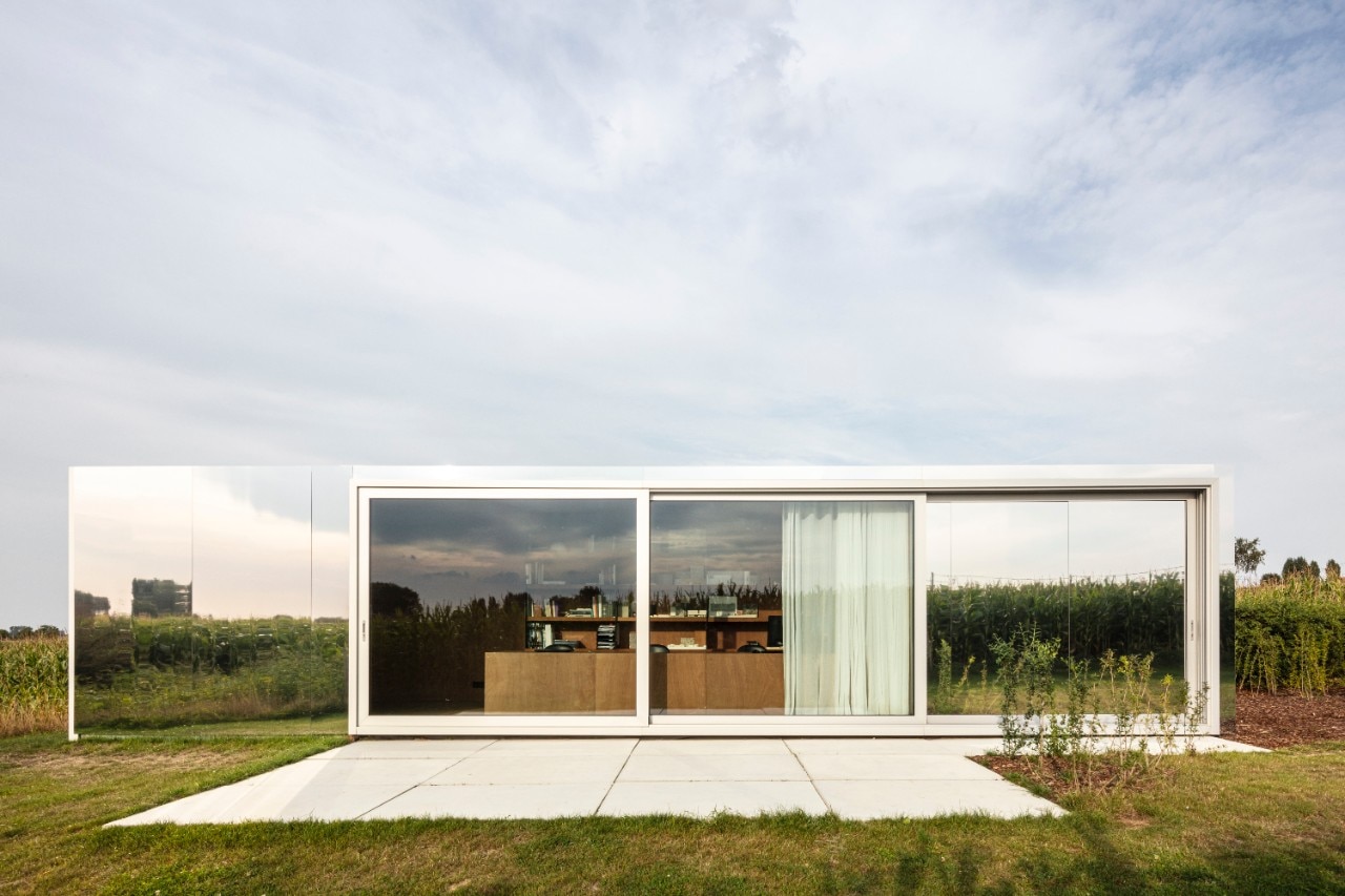 TOOP Architectuur transforms containers into mirrored architectural offices