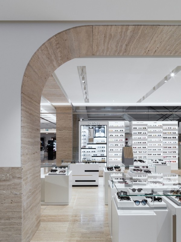 new and elegantly chiselled front for La Rinascente in Turin by act_romegialli