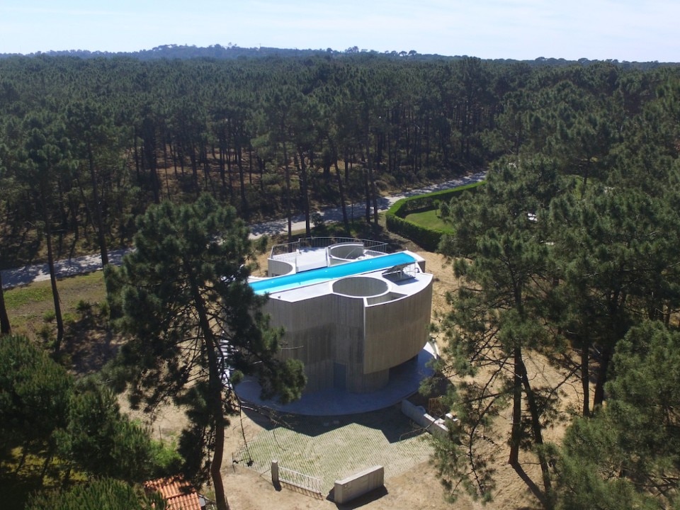 Trefoil House, Aroeira, Portugal, 2020. Photo Marco Antunes