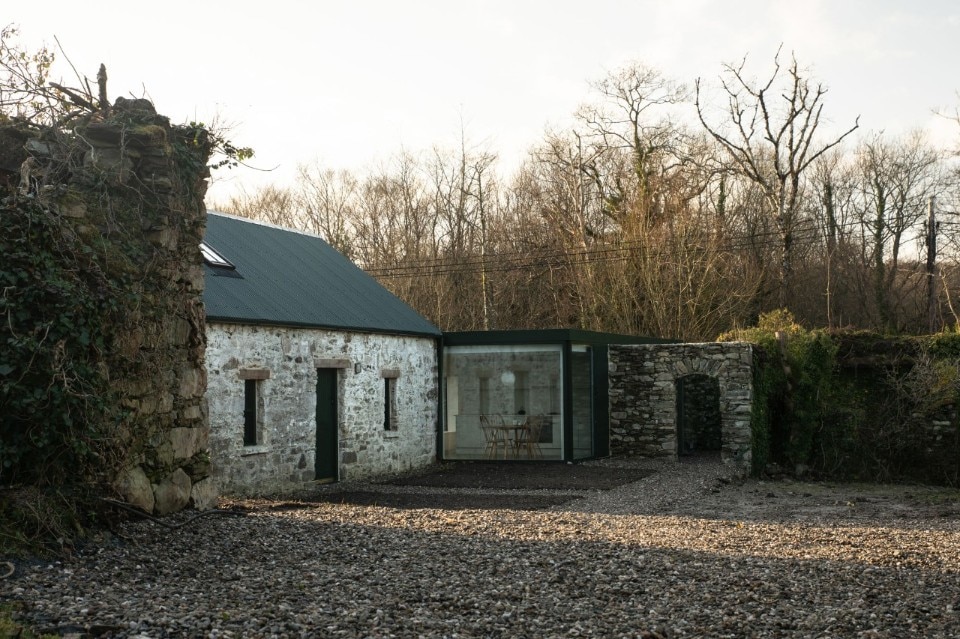 Pasparakis Friel, Saltpans Cottage, Rathmullan, Co. Donegal, Ireland 2022. Photo Peter Molloy Pasparakis Friel, Saltpans Cottage, Rathmullan, Co. Donegal, Ireland 2022. Photo Peter Molloy