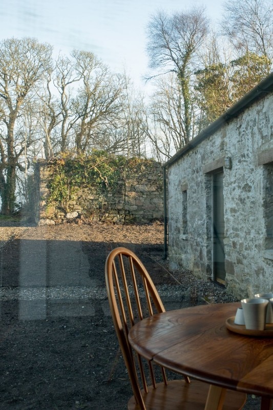 Pasparakis Friel, Saltpans Cottage, Rathmullan, Co. Donegal, Ireland 2022. Photo Peter Molloy Pasparakis Friel, Saltpans Cottage, Rathmullan, Co. Donegal, Ireland 2022. Photo Peter Molloy