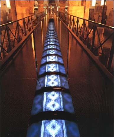 “Il fiume della storia”, videosculpture, 1996
