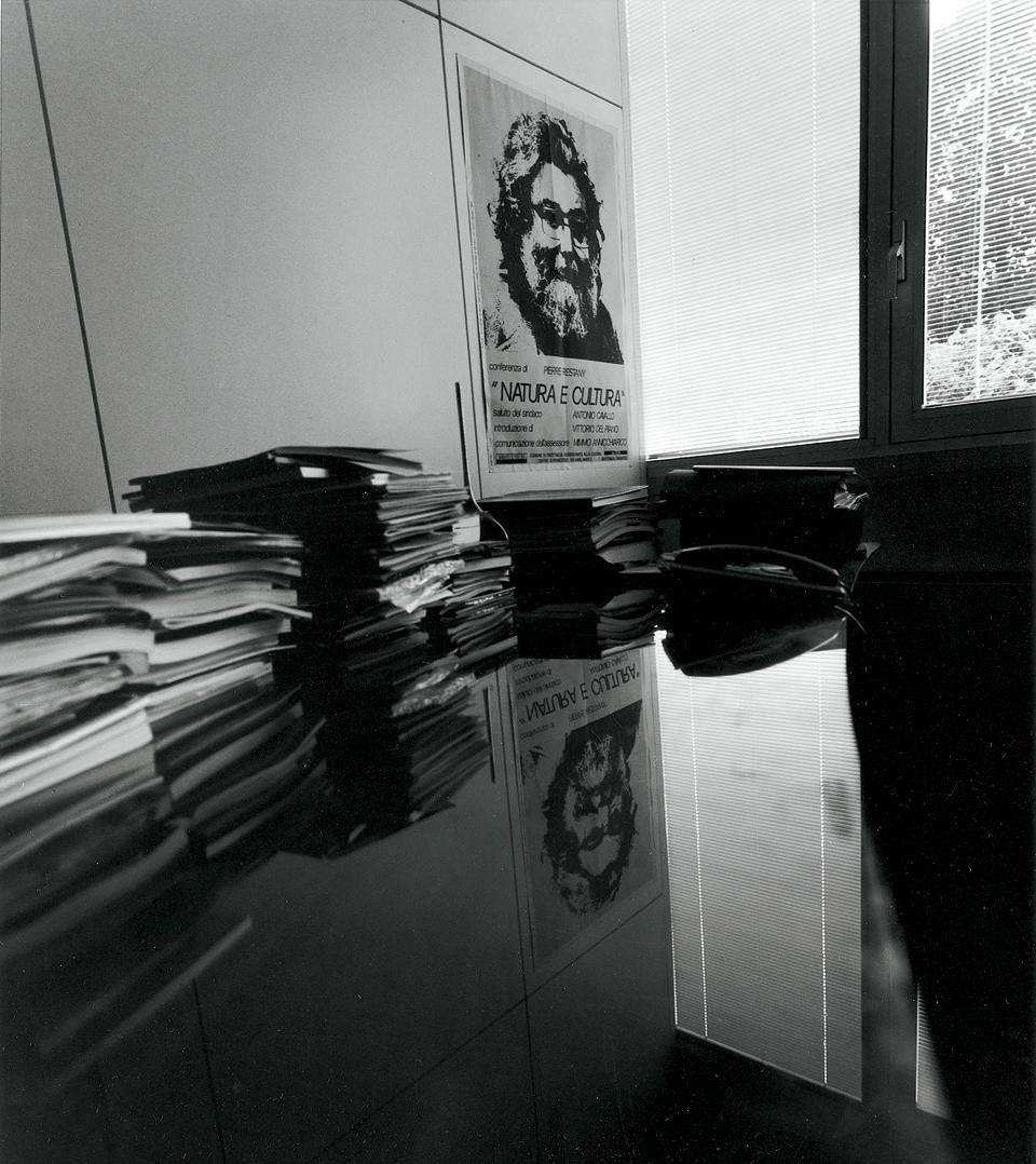 Restany’s desk at Domus. Photography by Pino Guidolotti Restany’s desk at Domus. Photography by Pino Guidolotti
