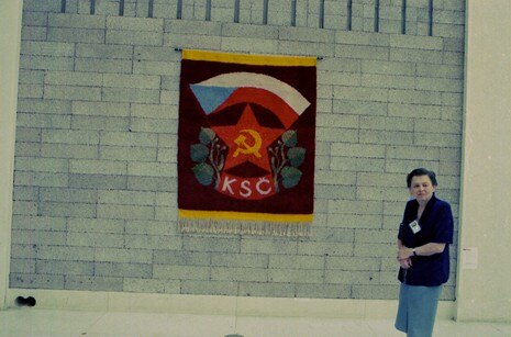 Gianni Motti hung on the wall a tapestry, found in the Museum of Communism, that formerly belonged to the last deputy prime minister of the Czechoslovak Communist Party. Photo Bruna Ginammi 


